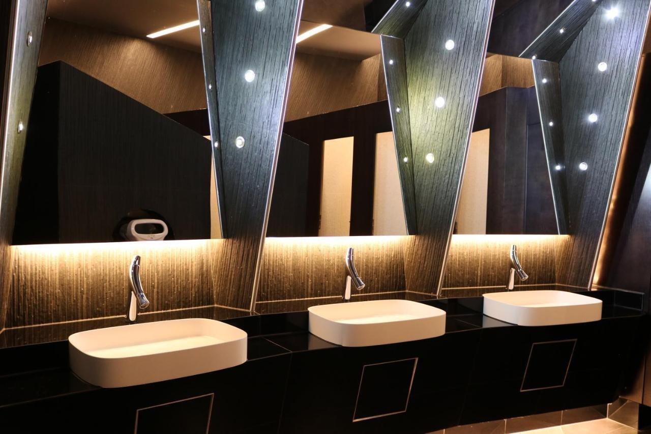Hotel International Prishtina & Spa Pristina Extérieur photo