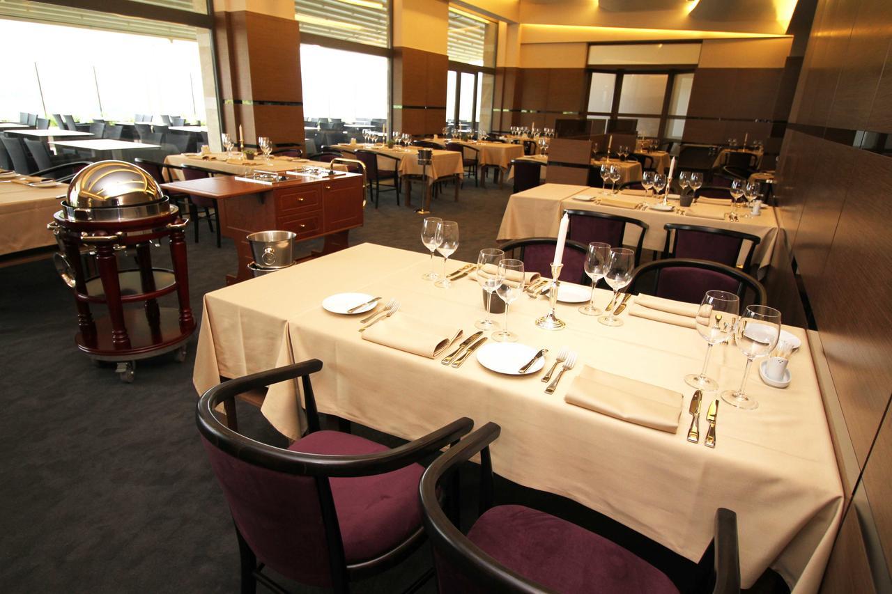 Hotel International Prishtina & Spa Pristina Extérieur photo