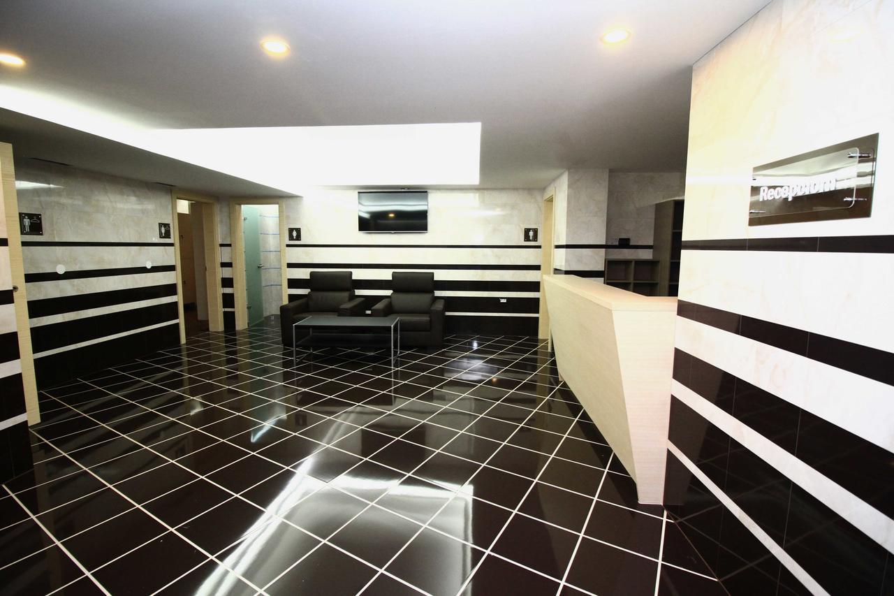 Hotel International Prishtina & Spa Pristina Extérieur photo