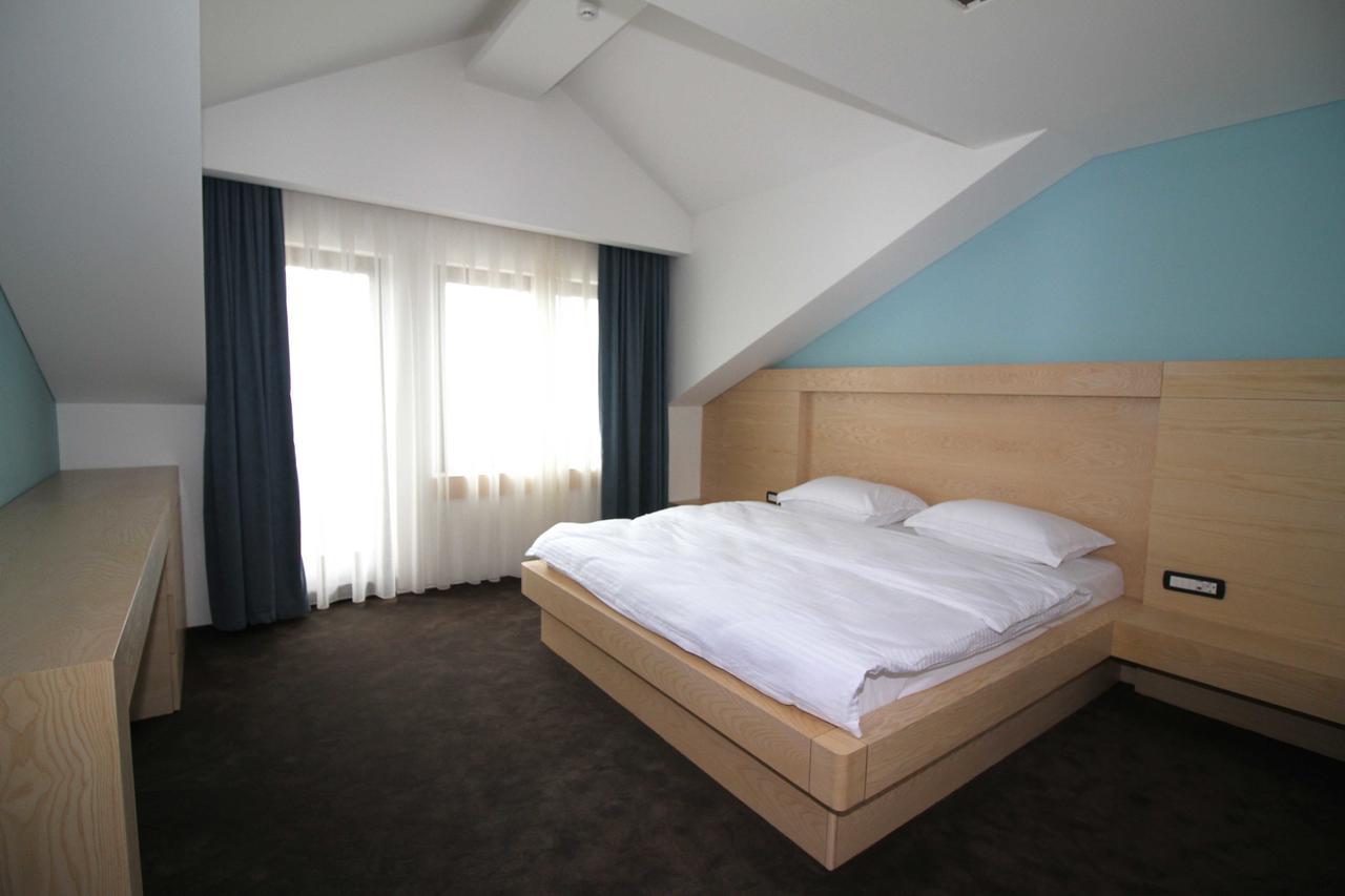 Hotel International Prishtina & Spa Pristina Extérieur photo