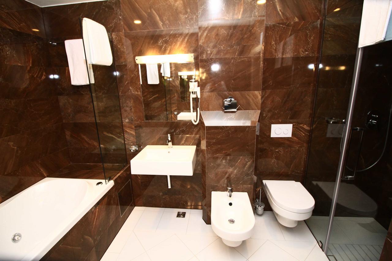 Hotel International Prishtina & Spa Pristina Extérieur photo