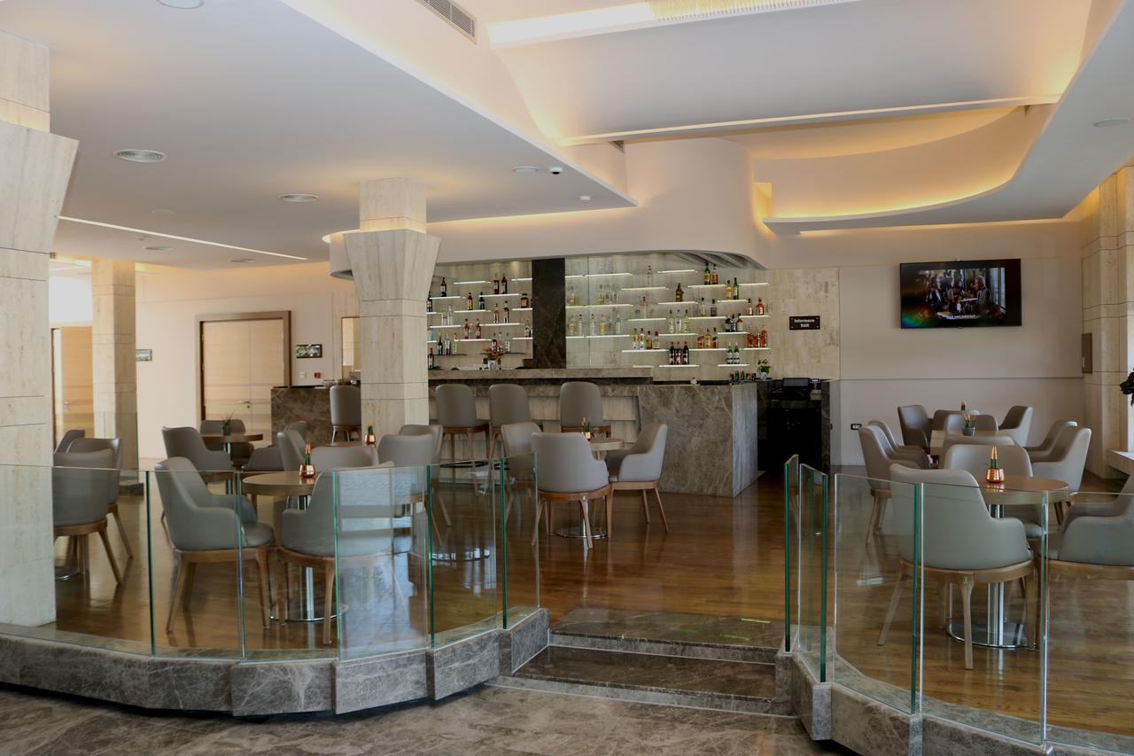 Hotel International Prishtina & Spa Pristina Extérieur photo