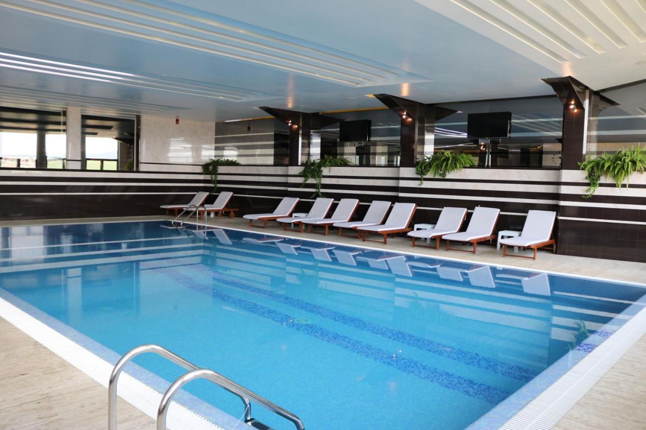 Hotel International Prishtina & Spa Pristina Extérieur photo