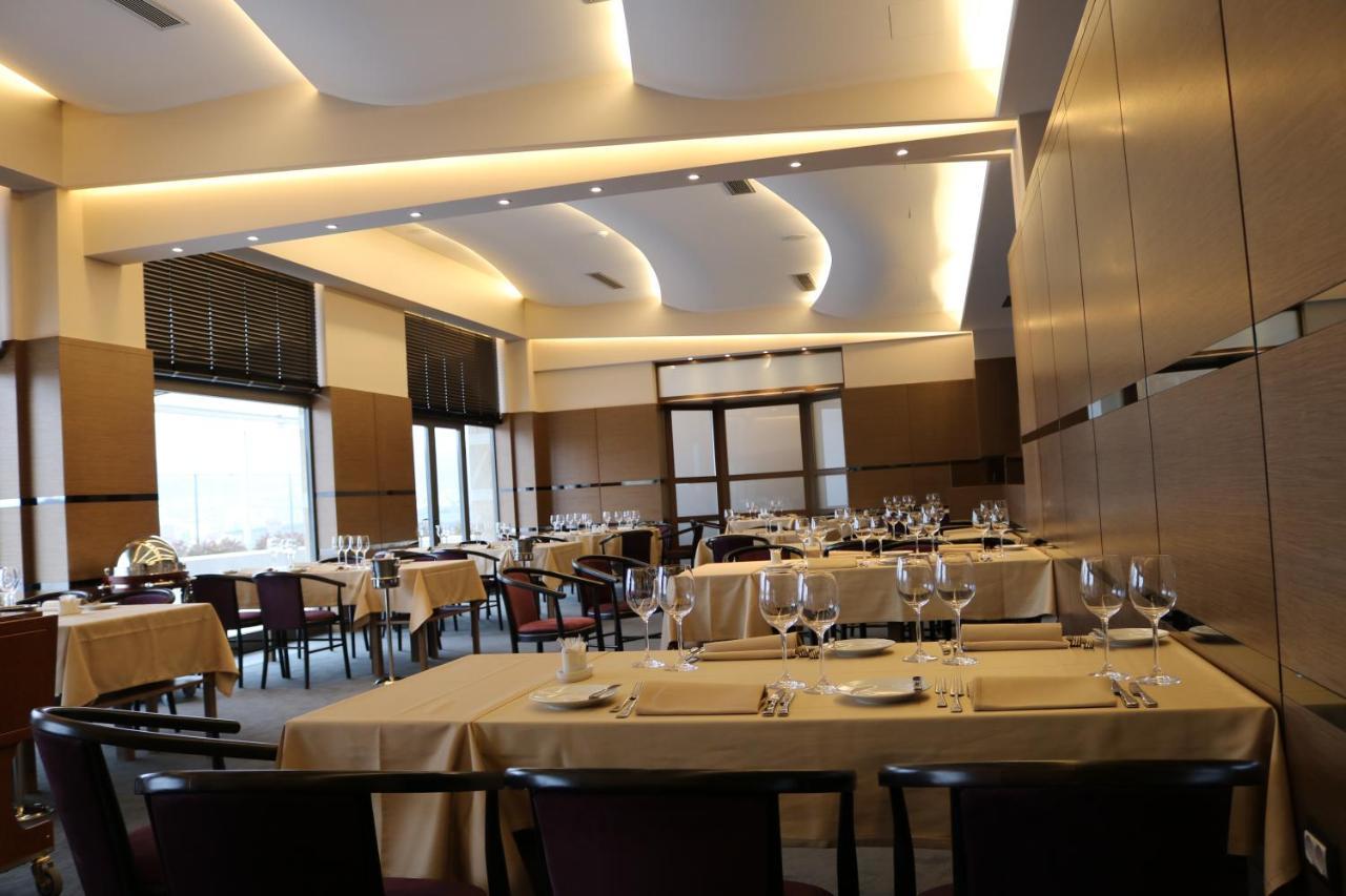 Hotel International Prishtina & Spa Pristina Extérieur photo