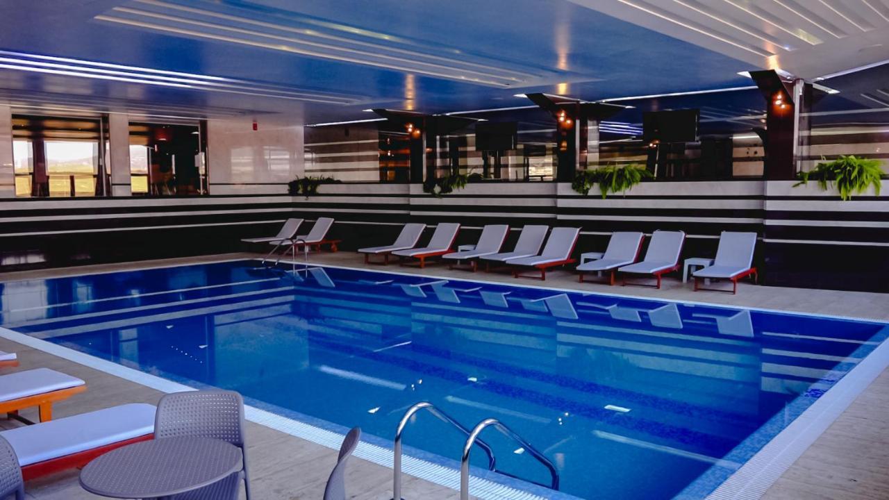 Hotel International Prishtina & Spa Pristina Extérieur photo