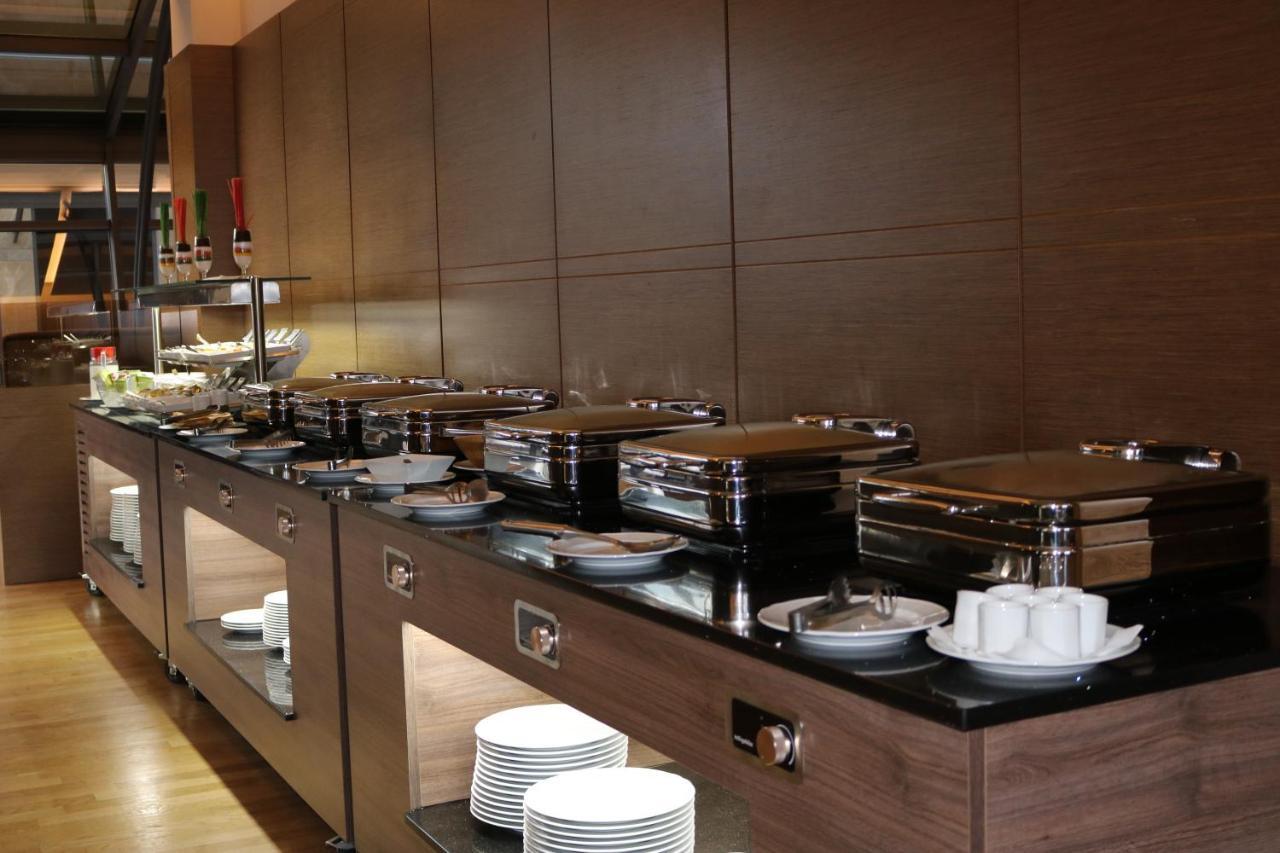 Hotel International Prishtina & Spa Pristina Extérieur photo
